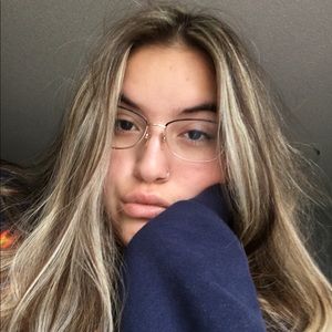 Meet your Posher, Kira